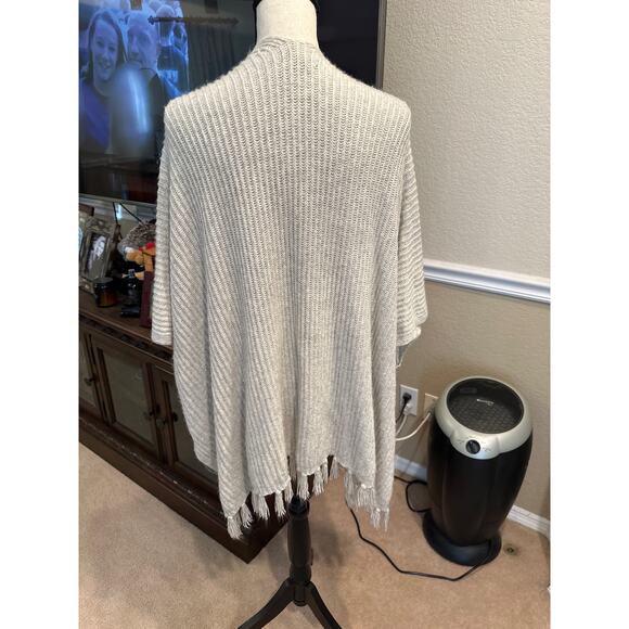 Women’s American Eagle Open Poncho Sweater. one Size Fits All Cabincore - Picture 3 of 3